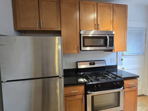 912 Reba Pl APT 2, Evanston, IL 60202