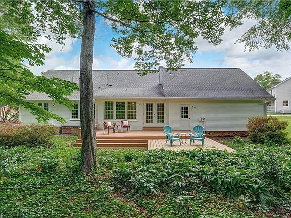4th image of 200 Stafford Oak Dr