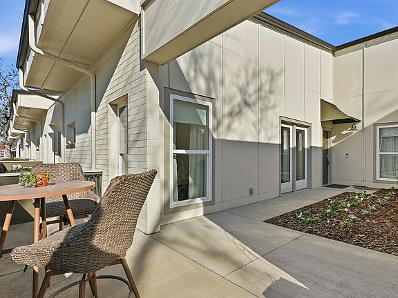 3rd image of 1619 E 12th St #109
