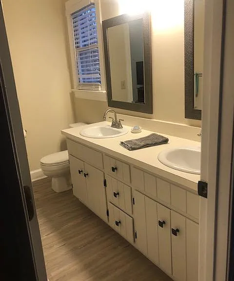Jack and Jill bathroom between bedroom 2 and 3.