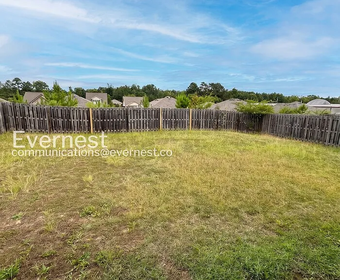 208 Hampton Dr — Photo 11