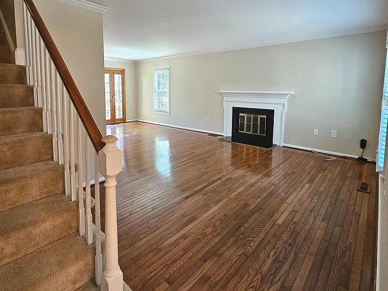 6413 Four Oaks Ln — Photo 6