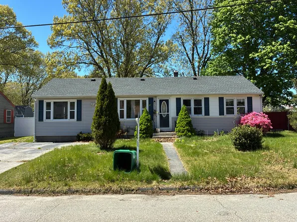 137 Dickens St, Warwick, RI 02886