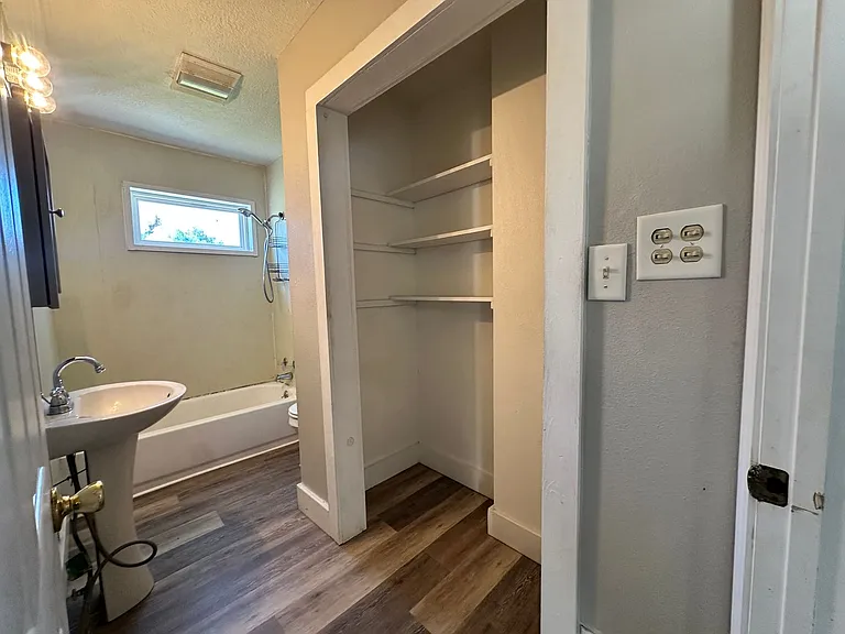 3806 Harvard St — Photo 9