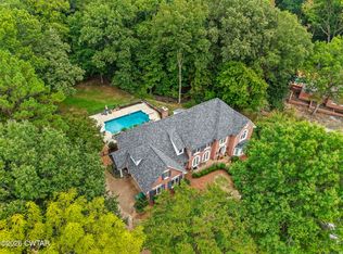 20 Deepwood Dr, Jackson, TN 38305