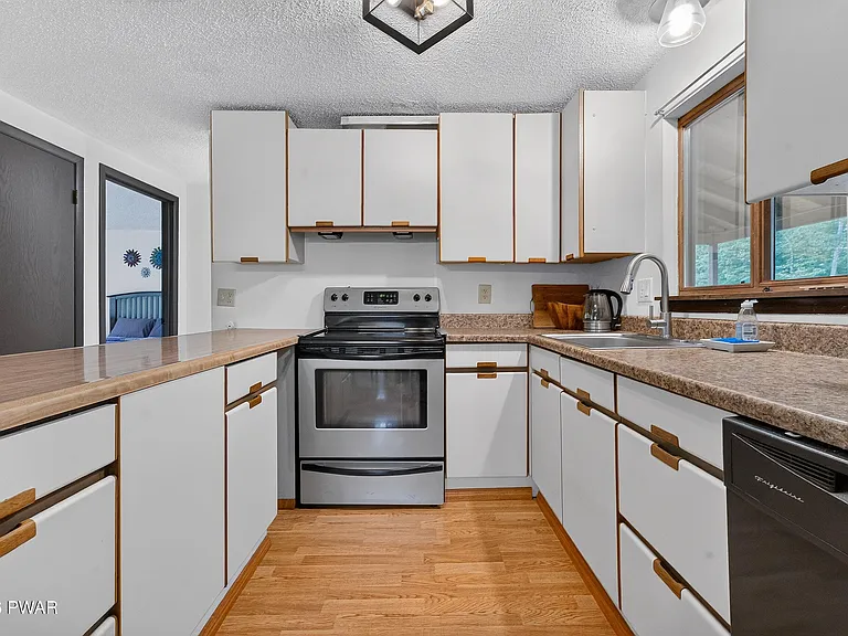 108 Claudine Ln — Photo 17