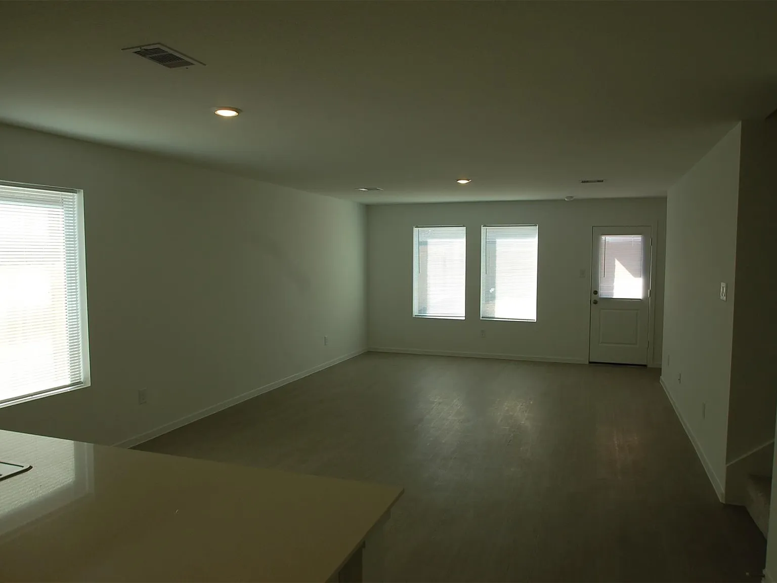 4 bed, 2.5 bath, 1950 sqft, $1,950 — Photo 2