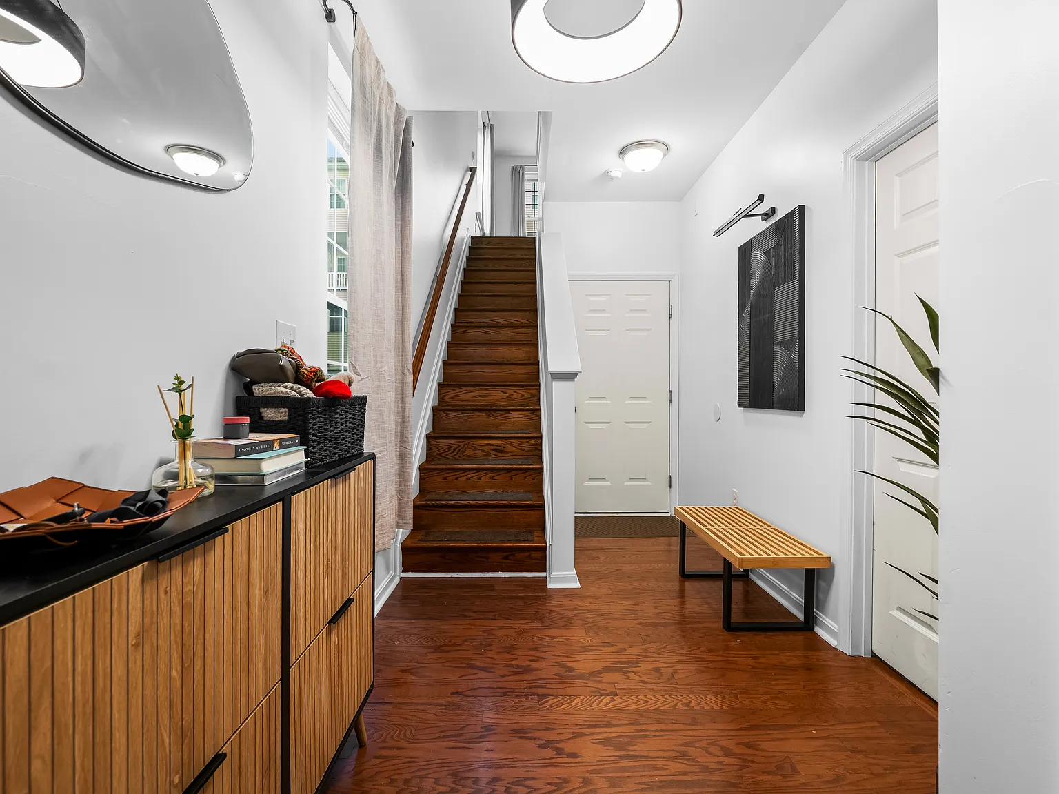 5 bed, 2320 sqft, $3,000 — Photo 2