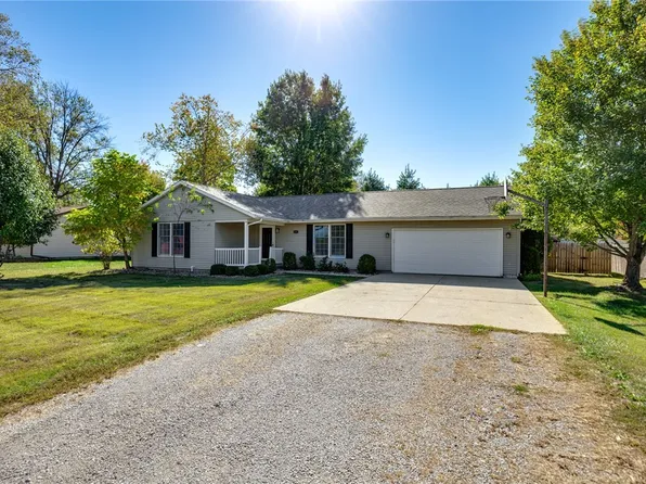 1005 W Rickelman Ave, Effingham, IL 62401