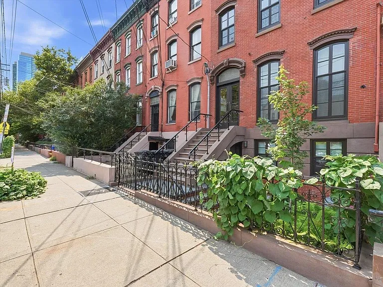 155 Grand St #2 — Photo 24