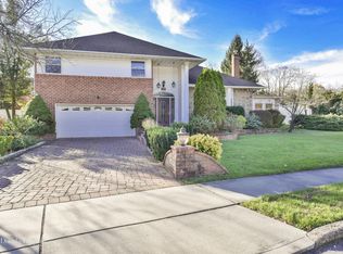 185 Evergreen Dr, Westbury, NY 11590