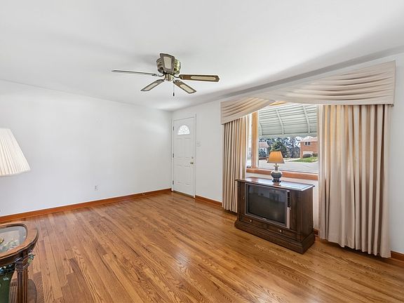 4th image of 13951 Devereaux Ct