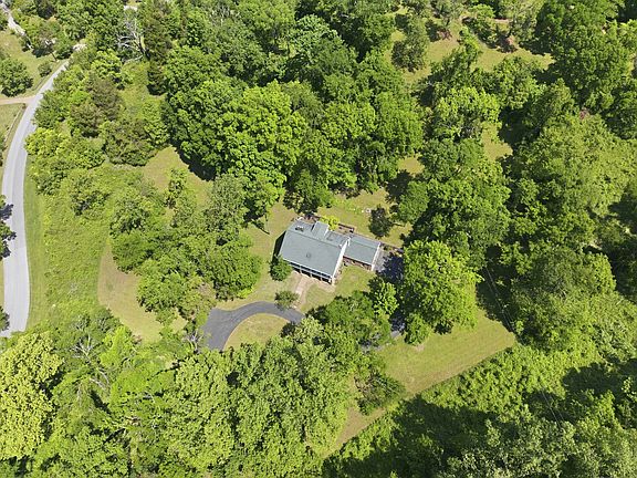 3rd image of 714 Sneed Rd W