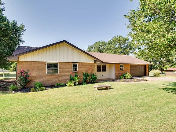 5th image of 105 Helen Cir