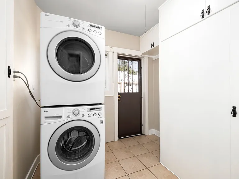 Laundry Room with additional Storage Cabinets