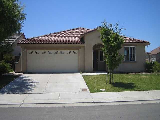 1st image of 3915 Holdrege Way