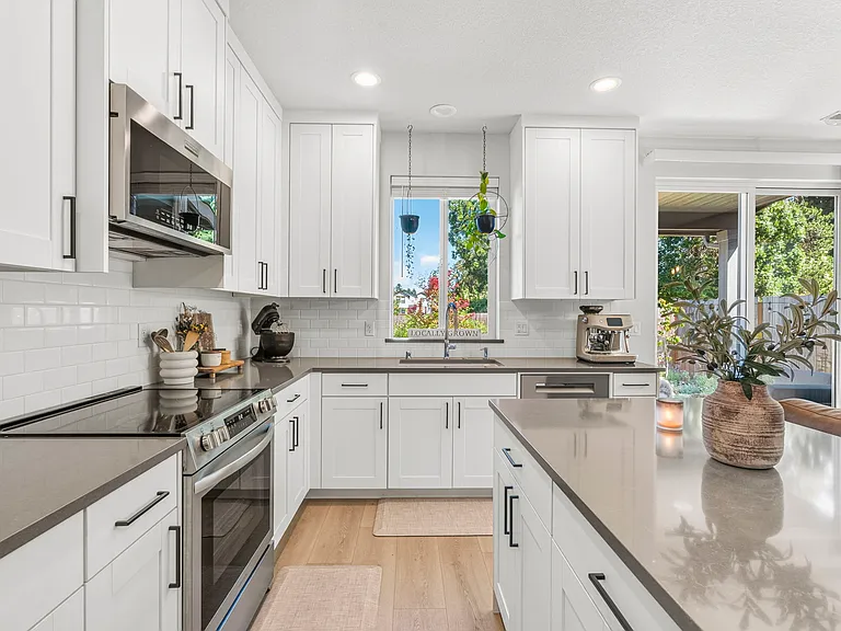 10001 NE 44th Ct — Photo 14