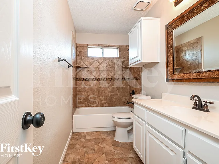 2210 Meadowstone Dr — Photo 10
