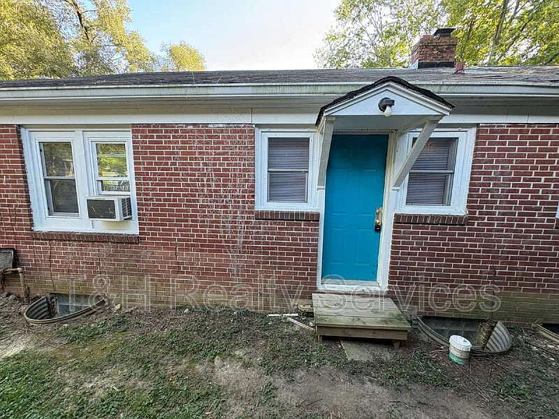 1 bed, 1.0 bath, 630 sqft, $900 — Photo 2
