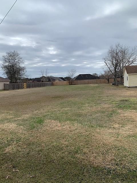 2nd image of 0 W Henderson Rd