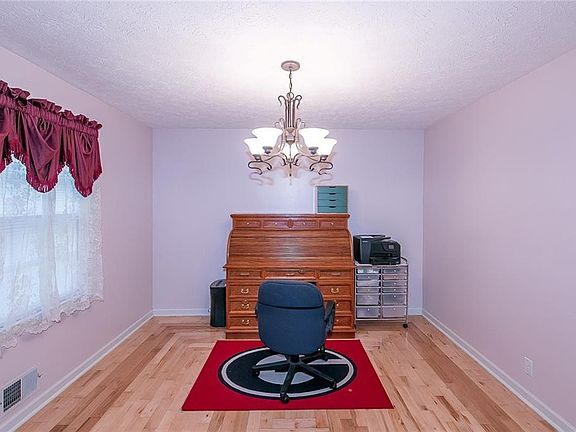 5th image of 347 Buckingham Dr SW