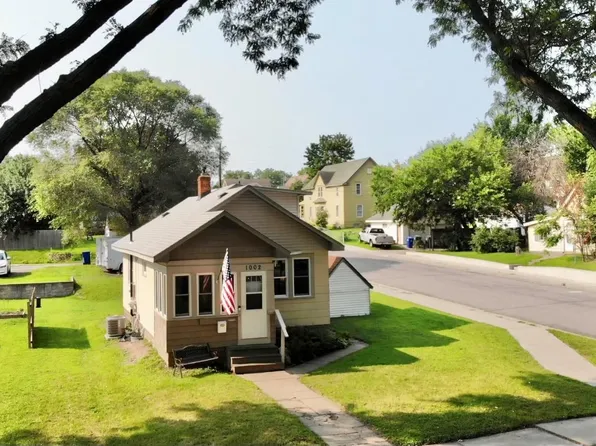 1002 Rose Ave E, Saint Paul, MN 55106