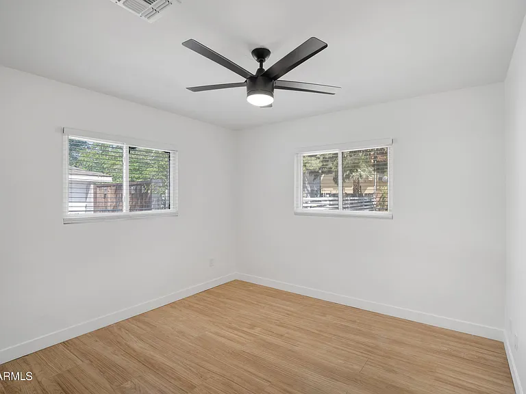 4028 E Edgemont Ave — Photo 31