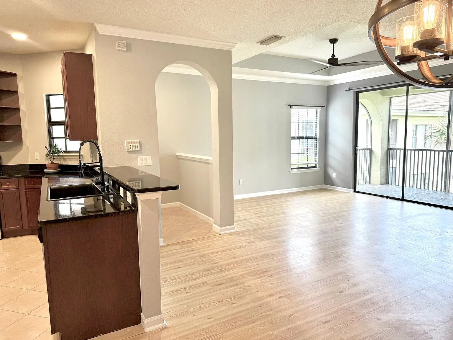 3 bed, 1383 sqft, $2,200 — Photo 2