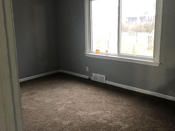 4th image of 262 Eason St