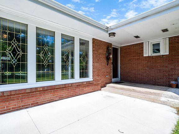 2nd image of 2395 Shoreham Dr