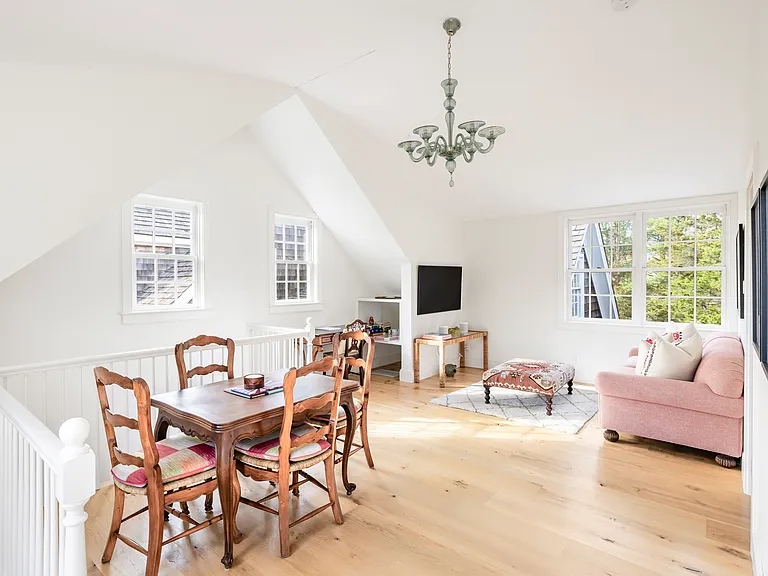 267 Meadows W — Photo 16