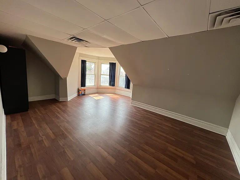 627 College St #1 — Photo 13