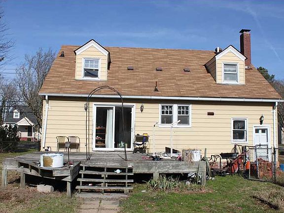 4th image of 2209 Greenwood Dr