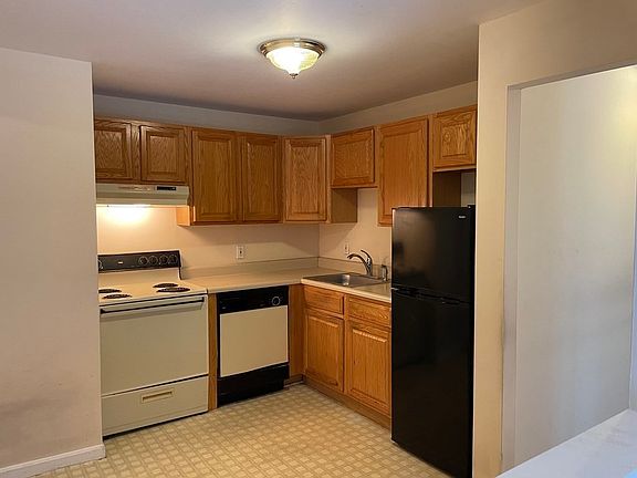 4th image of 380 Great Rd APT 304A