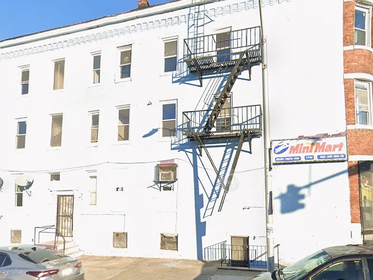 1744 W North Ave — Photo 2