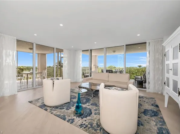 6597 Nicholas BLVD #401, NAPLES, FL 34108