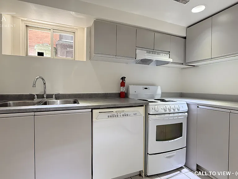 52 Rose Ave #2 — Photo 4