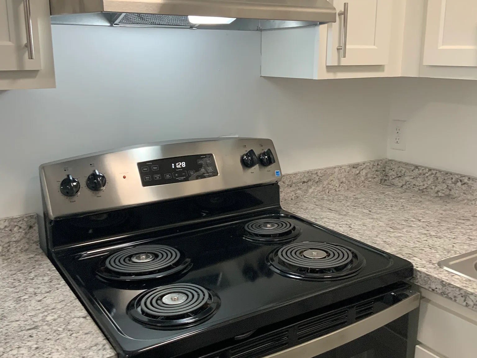 2 bed, 945 sqft, $875 — Photo 3