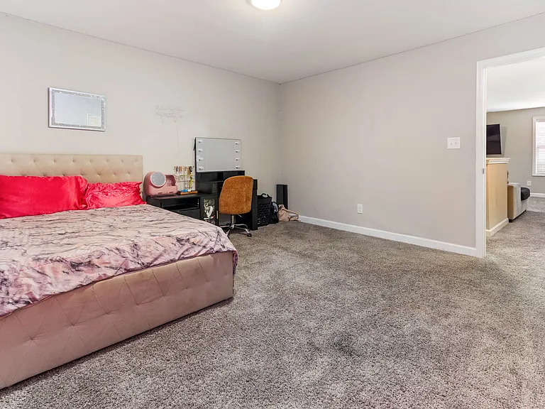 66 Kensington Dr — Photo 25