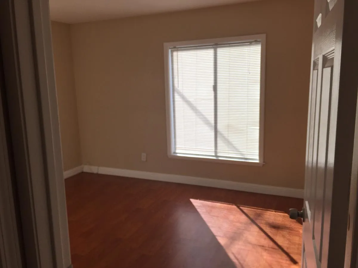 Building Photo - 1418 150th Ave #1