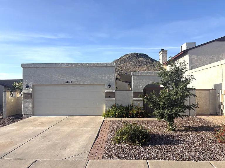 4802 W Menadota Dr — Photo 1