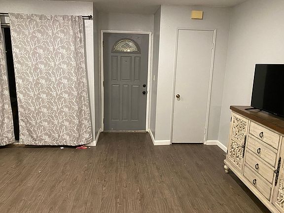 2nd image of 240 E Beverly Blvd APT B