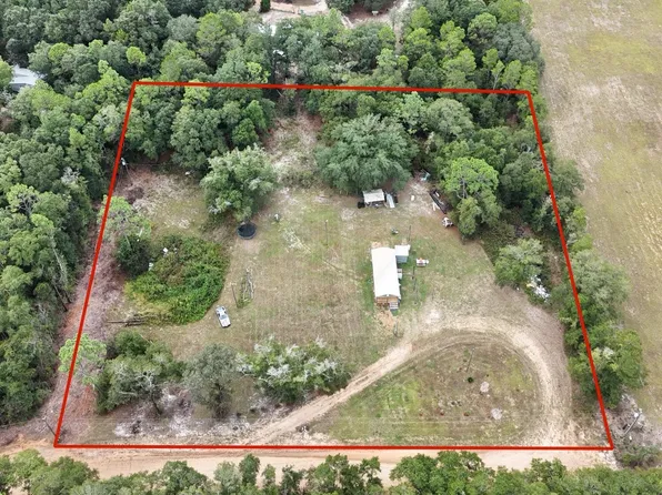 3053 Caroline Dr, Chipley, FL 32428