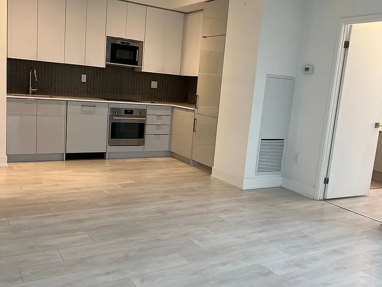 2908 Highway 7 Rd #402 — Photo 10