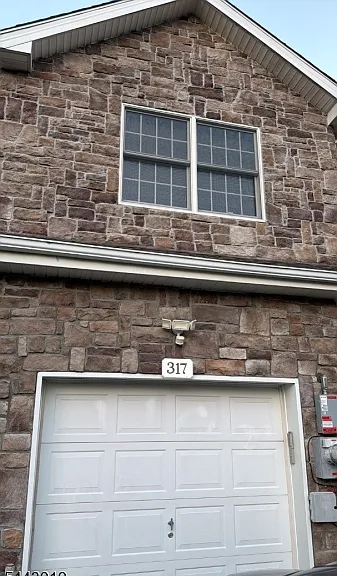 317 Raymound Blvd — Photo 2