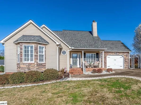 10 Montvale Dr, Simpsonville, SC 29681