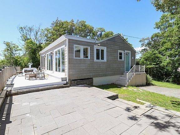 3rd image of 15 Seaview Dr