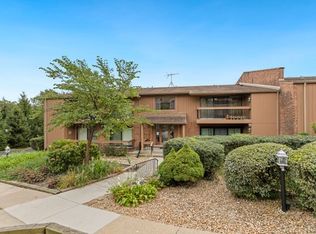 8090 Garfield Ave APT 3-1, Burr Ridge, IL 60527