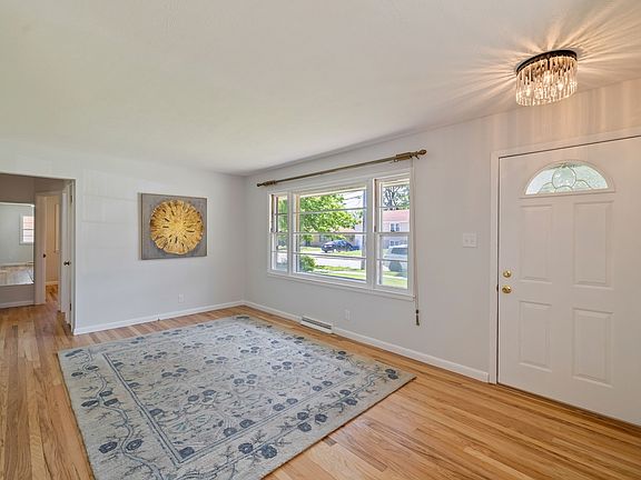 5th image of 1512 Richmond Ave