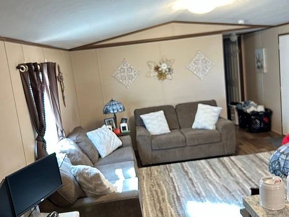 3rd image of 326 Shady Creek Ln